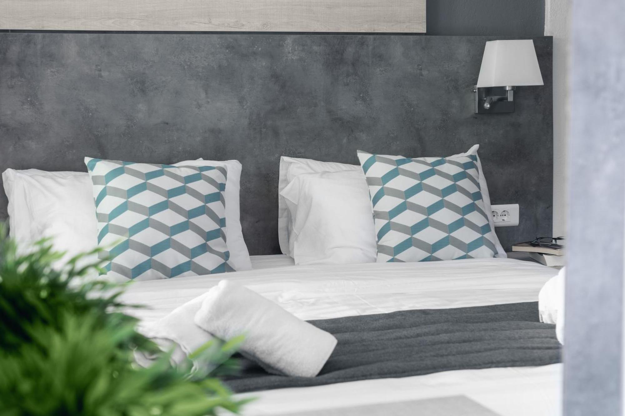 Meliton Inn Hotel & Suites By The Beach Неос-Мармарас Экстерьер фото