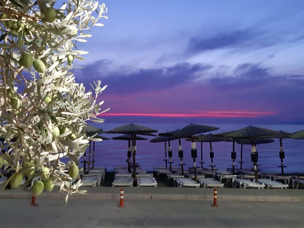 Meliton Inn Hotel & Suites By The Beach Неос-Мармарас Экстерьер фото